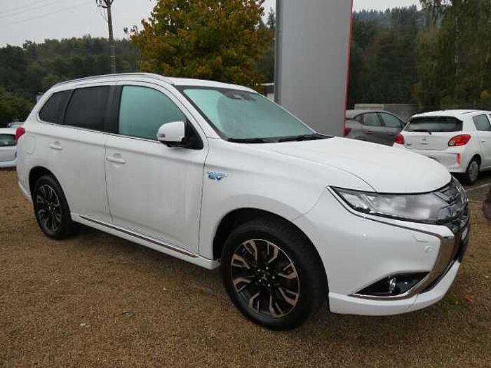 Mitsubishi Plug-in Hybrid Outlander Plug-in 4WD Top FA Paket