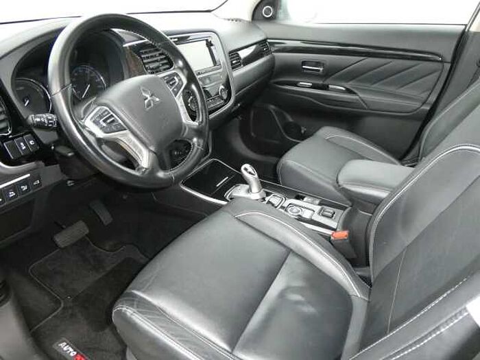 Mitsubishi Plug-in Hybrid Outlander Plug-in 4WD Top FA Paket