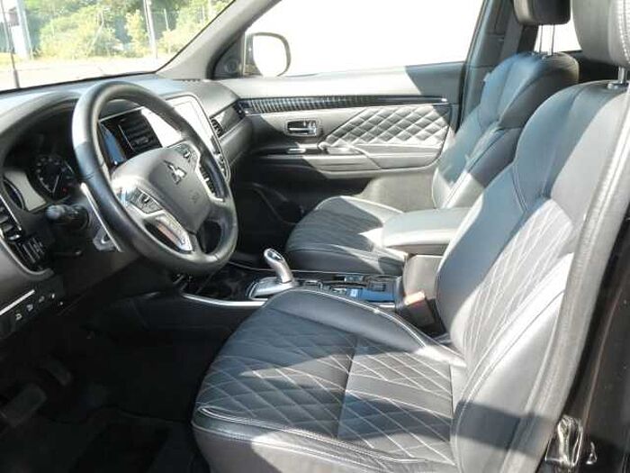 Mitsubishi Outlander 2.4 MIVEC PLUG-IN 4WD Plus Spirit