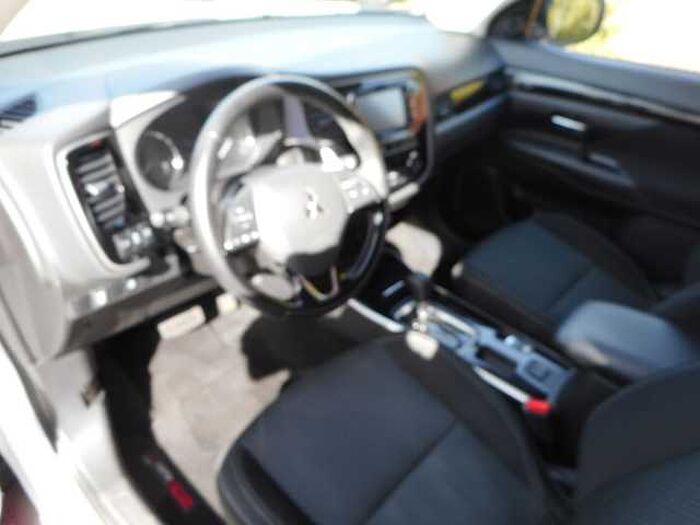 Mitsubishi Outlander Diamant Edition 2WD